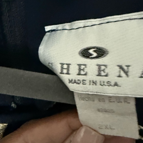 Chic Navy and Cream Maxi Dress - Picture 3 of 3